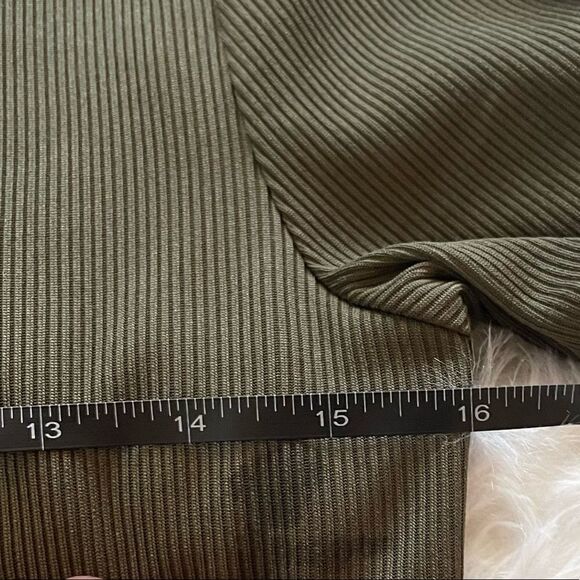 Forever 21 Olive Green Sweater Bodycon Mini Dress; SZ M; Good Condition - Picture 7 of 8